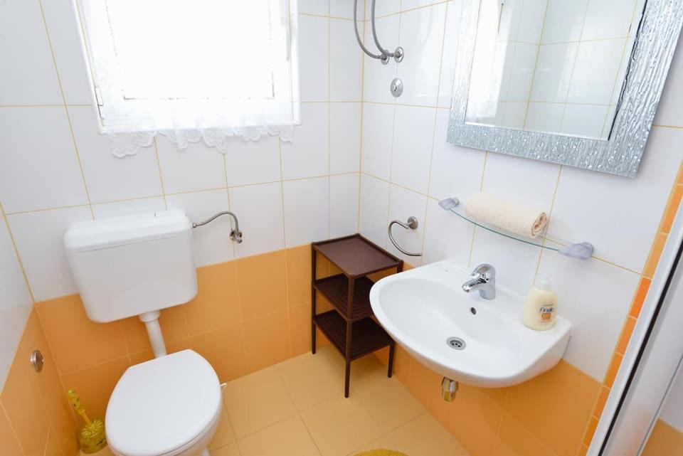 Sreca Apartment Near Beach With Bbq Bibinje Exterior photo